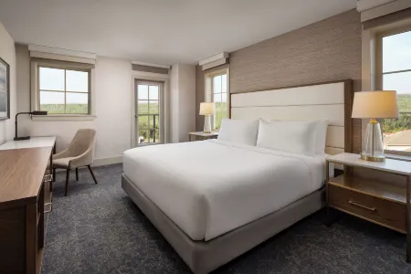 Pomeroy Hotel Fort McMurray Отели в г. Форт Макмюррей