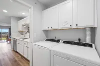 Family-friendly Retreat - Enviable Location! - 2 Yıldız