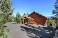Hilltop Hideaway w/ Game Room & Forest Views! - Chalets