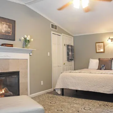 Martha's Vineyard Bed & Breakfast Отели в г. Каско Тауншип