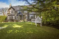 Cedar Manor Hotel di 