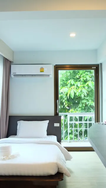 ห้องดีลักซ์ เตียงแฝด พร้อมระเบียง