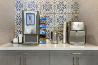 Best Western Plus Executive Residency Phoenix North Happy Valley - breakfast