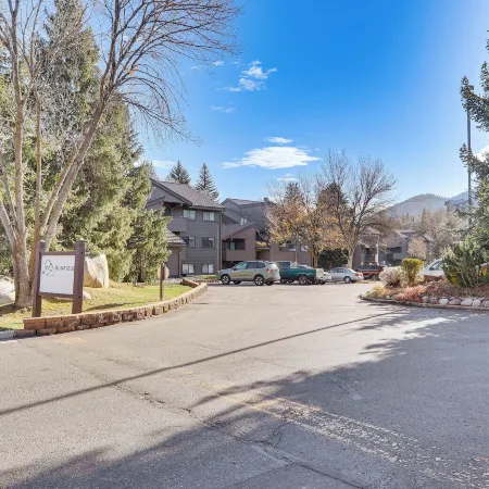 Cozy Avon Condo w/ Grill: Walk to Ski Shuttle