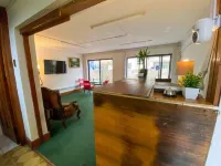 Hostal EntreOrientes Hotels near Sausalito Stadium