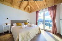 Villa BEACHFRONT with 4 bedrooms and 3.5 bathrooms