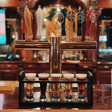 Main Street Station Hotel, Casino and Brewery Отели рядом с достопримечательностью «Тренировочное поле для гольфа Desert Pines»