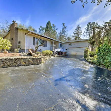 Wine Lovers Garden Oasis in Sutter Creek!