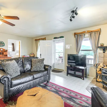 Quiet Pagosa Springs Cabin Lake and Mountain Views!