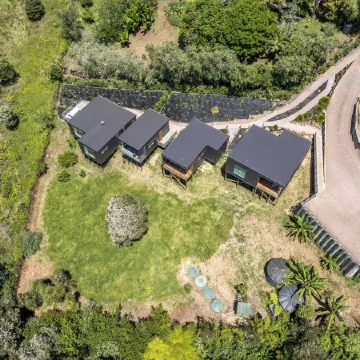 Hidden Valley Waiheke Отели рядом с достопримечательностью «Автобус Explorer Island Waiheke»