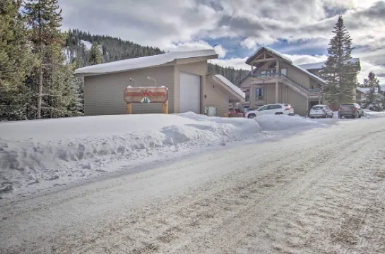 Steps to Ski Lifts - Condo w/ Walk-Out Patio!