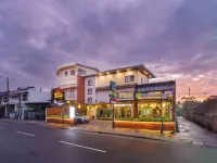 海灘走廊飯店 Luv SL Negombo附近的飯店