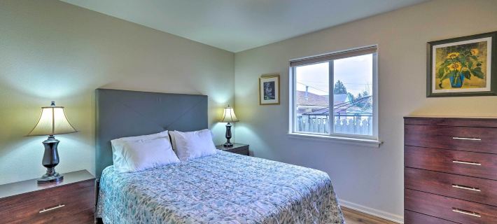 Anacortes Condo - Walk to Town, Marina, and Bay! Hotels in Skagit County