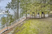 Waterfront Cottage on Sawmill Bay w/ Deck! - Wifi