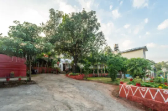 Strawberry County Hotels in Bhilar