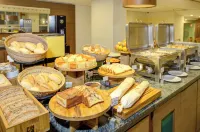 Comfort Suites Alphaville - servizio colazione