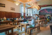 Three Little Pigs Hostel - Your Berlin Castle - Hostales