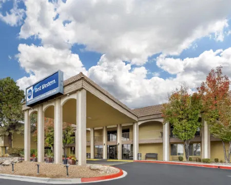 เบสท์เวสเทิร์นอินน์สวีทส์ โฮเทลแอนด์สวีทส์ สนามบินแอลบูเคอร์คี โรงแรมในแอลบูเคอร์คี