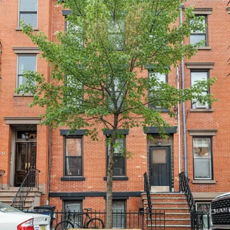 Spacious Apartment Steps From NYC, Free Parking