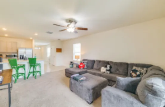 Orlando Theme Park Basecamp: Family Home w/ Patio