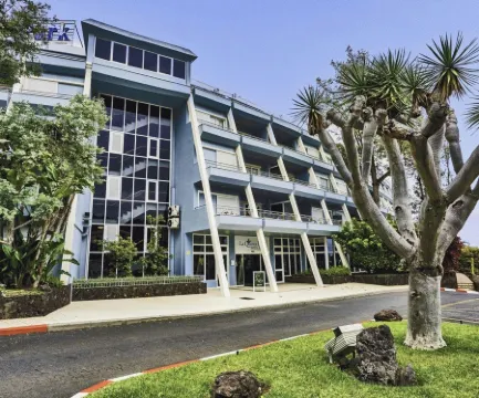 Coral La Quinta Park Suites