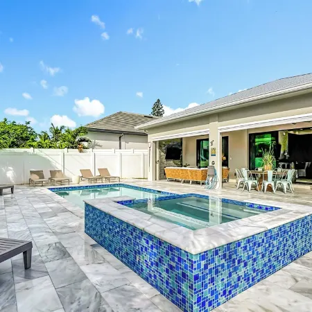 Luxurious 2023 New Construction — Executive Vacation Home Near Vanderbilt Beach