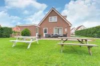Holiday Home in Zeewolde Near Forest - 4-Sterne