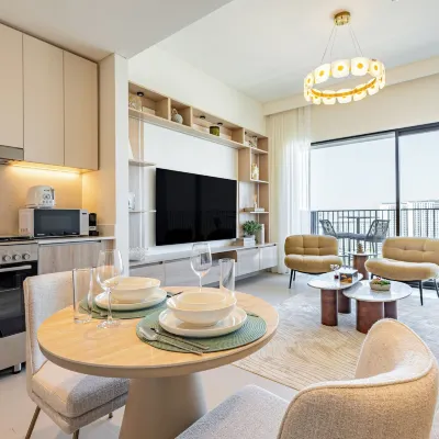 Superhost - 1BR Apartment, Balcony, Pool & Gym , Dubai Hills Отели рядом с достопримечательностью «Парк аттракционов Global Village»
