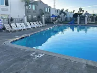 Studio 6 Carson, CA - Pools
