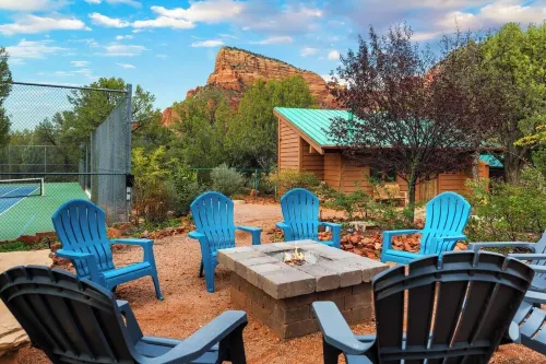 Grand Chapel Estate - Pool, Pickleball & Stunning Red Rock Views
