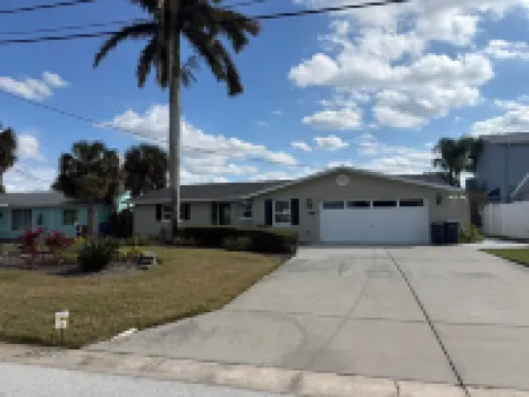 5-Bedroom Water Front Vacation Home - Tropical Paradise with Breathtaking Views!