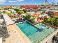 Bastión Luxury Hotel - Pools