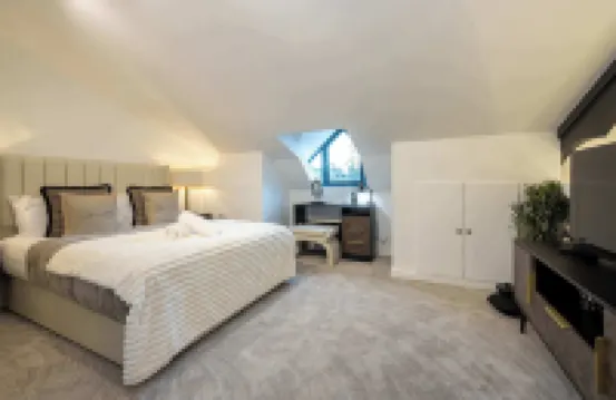 Luxury Church Conversion in Hale - Sleeps 4 Hotels near Ashley Hall Showground