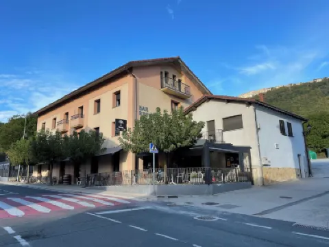 Hostal Restaurante Ibaisek Hotels in 