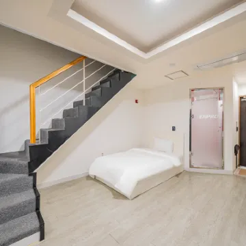 Wanju Ten Pro Drive-in Self Check-in Motel โรงแรมใกล้สวนซอดอง