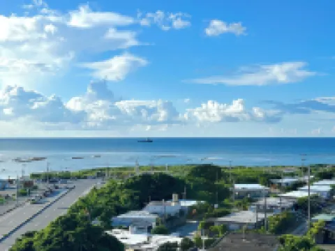 SunSea Okinawa Stunning Ocean View 2Br Sleeps 6 20 Min from Airport 3 Min to Shopping Mall Hoteles en Urasoe