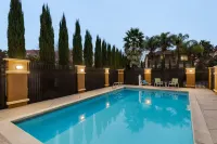 La Quinta Inn & Suites by Wyndham Fairfield - Napa Valley - piscina