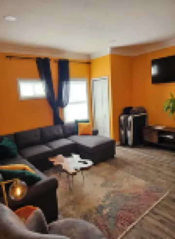The Caboose - Cozy space steps from downtown