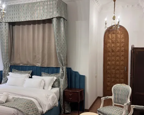 Otyak Plaza Hotels in Parakar