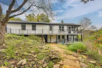 Steps to Table Rock Lake! Family Escape w/ 2 Decks - Wifi