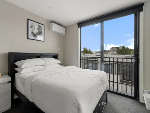 Modern 3-Bedroom Townhouse in Quiet Greenway