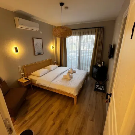 Loris Rooms