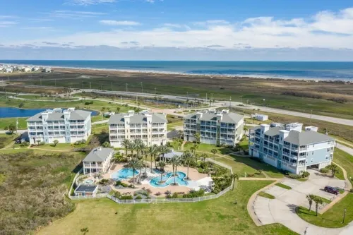Beach front at Pointe West! Walk to the beach and all club amenities at PW!