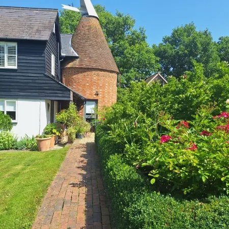The Smarden Snug for Garden Lovers