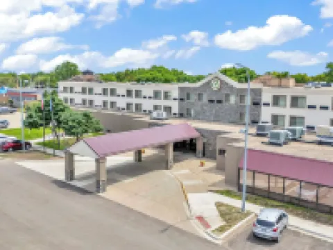 Crossroads Hotel and Huron Event Center Hotels in Huron