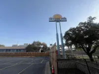 Skylite Inn