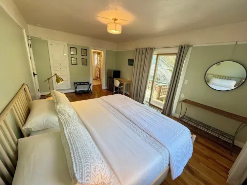 250 N Adams St - Homestays