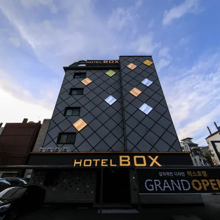 Hotel Box