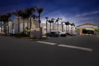 Hourglass Hotel, Trademark Collection by Wyndham - parkir