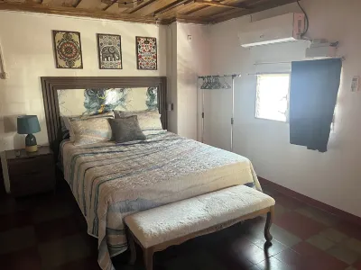 Club 27 - Hostal, Cafe & Spa Hotel a 